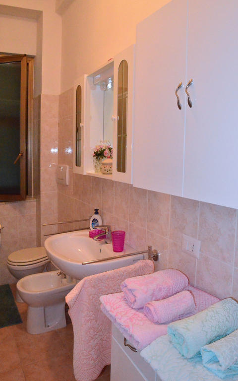 La Casa Delle Rose Room With Air Conditioning Специя Стая снимка