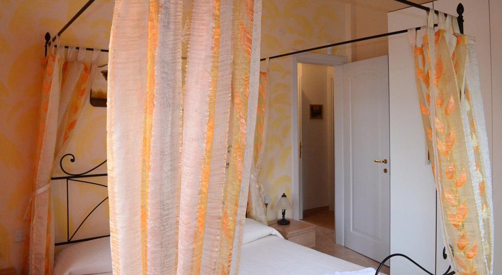 La Casa Delle Rose Room With Air Conditioning Специя Екстериор снимка