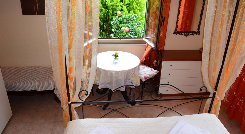 La Casa Delle Rose Room With Air Conditioning Специя Екстериор снимка
