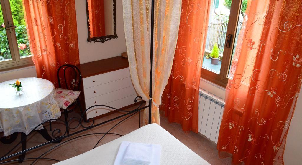 La Casa Delle Rose Room With Air Conditioning Специя Екстериор снимка