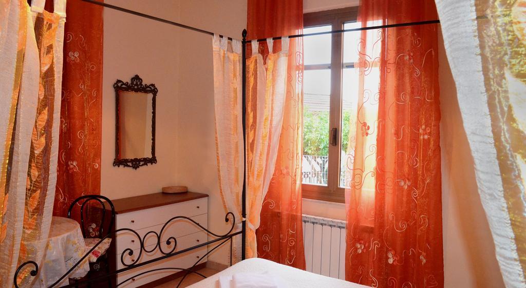 La Casa Delle Rose Room With Air Conditioning Специя Екстериор снимка